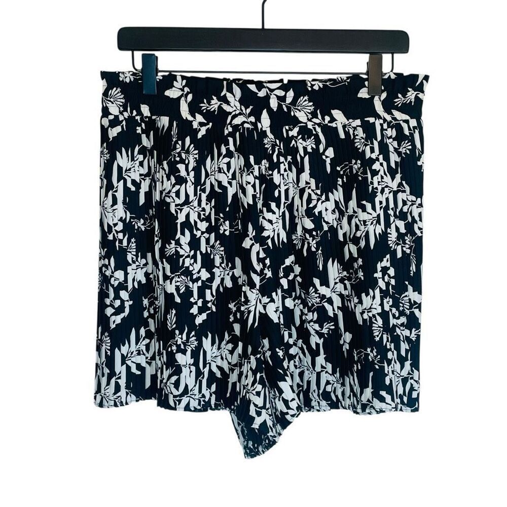 Ann Taylor Factory The Pleated Short High Rise Plisse Dressy Pull On Shorts Blac